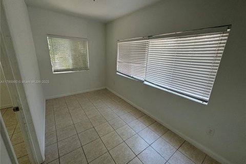 Condo in Miami, Florida, 2 bedrooms № 1863067 - photo 5