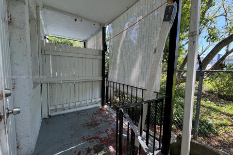 Condo in Miami, Florida, 2 bedrooms № 1863067 - photo 13