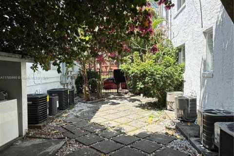 Condo in Miami, Florida, 2 bedrooms № 1863067 - photo 14