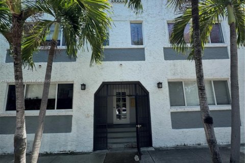 Condo in Miami, Florida, 2 bedrooms № 1863067 - photo 1