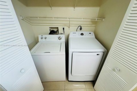 Condominio en venta en Oakland Park, Florida, 2 dormitorios, 101.82 m2 № 1776156 - foto 12