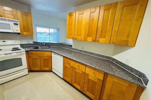 Condominio en venta en Oakland Park, Florida, 2 dormitorios, 101.82 m2 № 1776156 - foto 10
