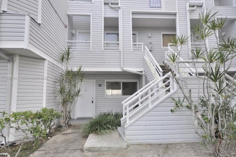 Condominio en venta en Oakland Park, Florida, 2 dormitorios, 101.82 m2 № 1776156 - foto 1