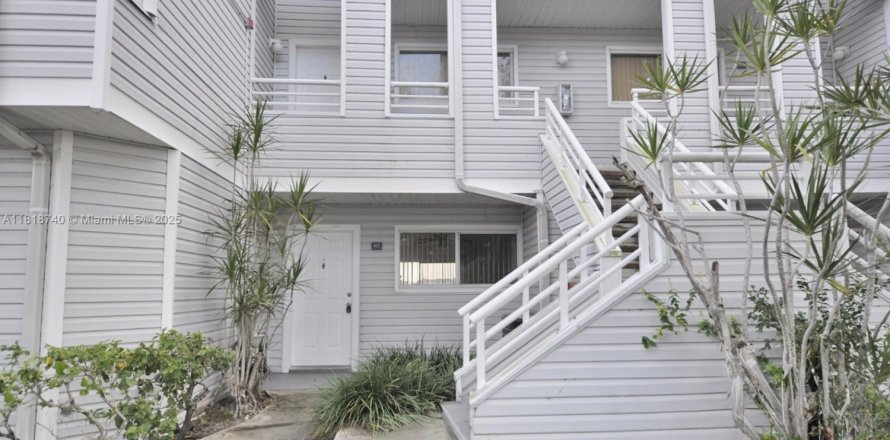 Condo in Oakland Park, Florida, 2 bedrooms № 1776156