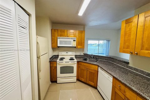Condominio en venta en Oakland Park, Florida, 2 dormitorios, 101.82 m2 № 1776156 - foto 11