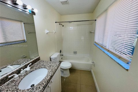 Condominio en venta en Oakland Park, Florida, 2 dormitorios, 101.82 m2 № 1776156 - foto 27