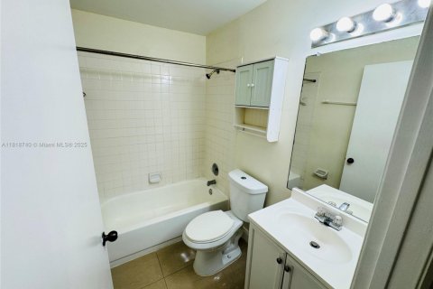 Condominio en venta en Oakland Park, Florida, 2 dormitorios, 101.82 m2 № 1776156 - foto 15