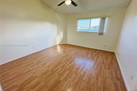Condominio en venta en Oakland Park, Florida, 2 dormitorios, 101.82 m2 № 1776156 - foto 20