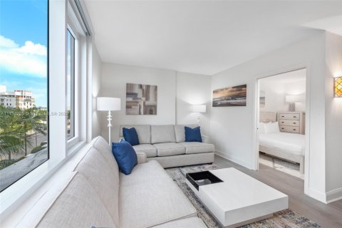 Condo in Miami Beach, Florida  № 2022966 - photo 6