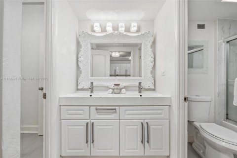 Condo in Miami Beach, Florida  № 2022966 - photo 14