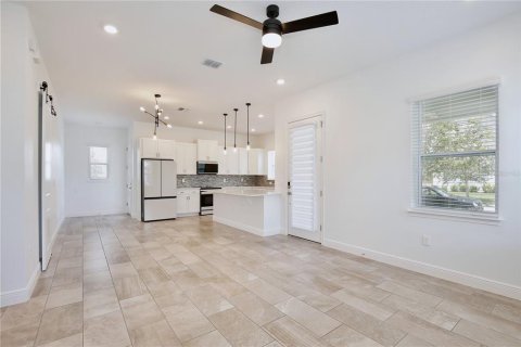 Casa en alquiler en Orlando, Florida, 3 dormitorios, 188.41 m2 № 1906457 - foto 6