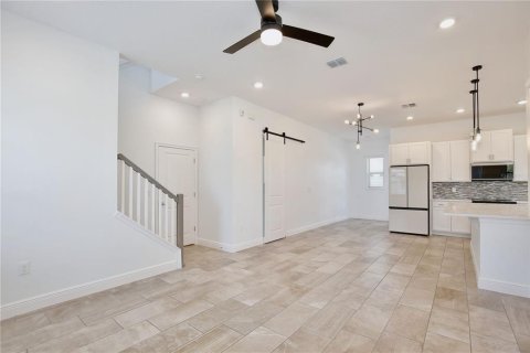 Casa en alquiler en Orlando, Florida, 3 dormitorios, 188.41 m2 № 1906457 - foto 5