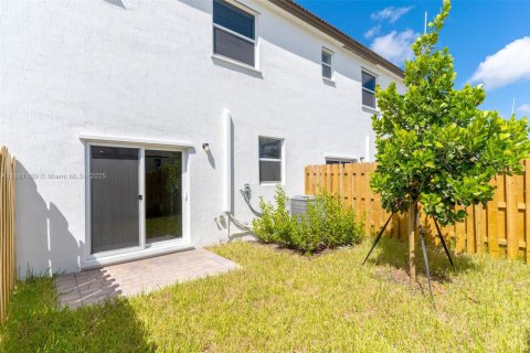 Снять в аренду таунхаус в Хомстед, Флорида 3 спальни, 138.33м2, № 1961212 - фото 27