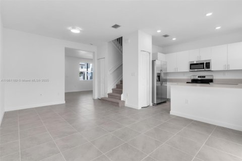 Снять в аренду таунхаус в Хомстед, Флорида 3 спальни, 138.33м2, № 1961212 - фото 9