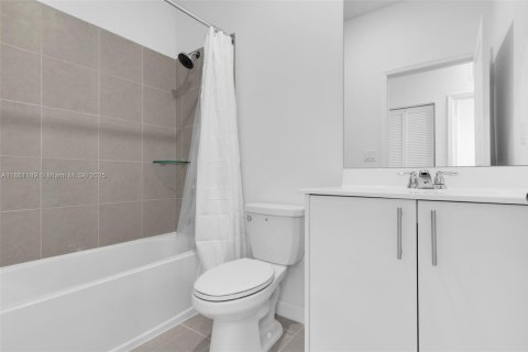 Снять в аренду таунхаус в Хомстед, Флорида 3 спальни, 138.33м2, № 1961212 - фото 19