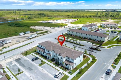 Снять в аренду таунхаус в Хомстед, Флорида 3 спальни, 138.33м2, № 1961212 - фото 30