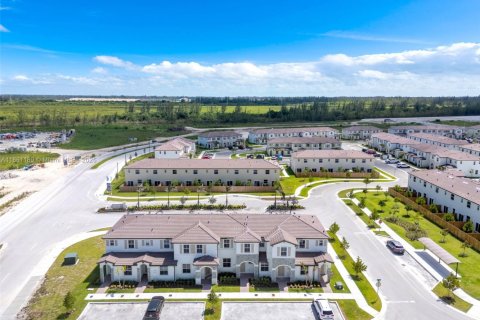 Снять в аренду таунхаус в Хомстед, Флорида 3 спальни, 138.33м2, № 1961212 - фото 29