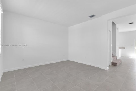 Снять в аренду таунхаус в Хомстед, Флорида 3 спальни, 138.33м2, № 1961212 - фото 5