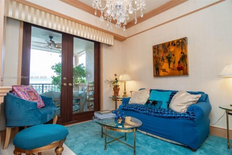 Снять в аренду кондоминиум в Майами-Бич, Флорида 3 спальни, 291.71м2, № 1985354 - фото 17