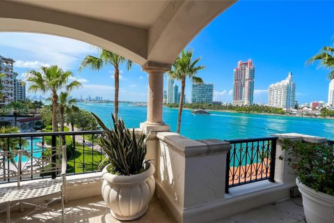 Снять в аренду кондоминиум в Майами-Бич, Флорида 3 спальни, 291.71м2, № 1985354 - фото 4