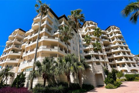 Снять в аренду кондоминиум в Майами-Бич, Флорида 3 спальни, 291.71м2, № 1985354 - фото 27