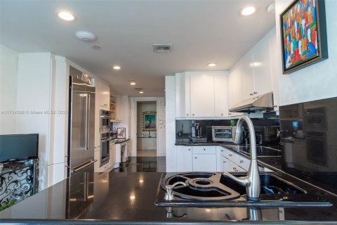 Снять в аренду кондоминиум в Майами-Бич, Флорида 3 спальни, 291.71м2, № 1985354 - фото 10