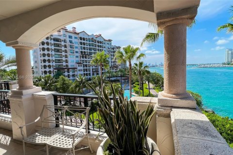 Снять в аренду кондоминиум в Майами-Бич, Флорида 3 спальни, 291.71м2, № 1985354 - фото 5