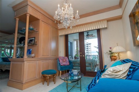 Снять в аренду кондоминиум в Майами-Бич, Флорида 3 спальни, 291.71м2, № 1985354 - фото 16