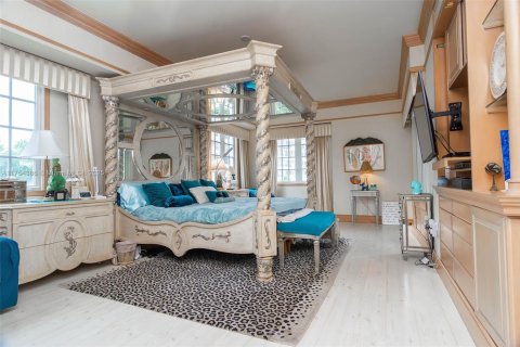 Снять в аренду кондоминиум в Майами-Бич, Флорида 3 спальни, 291.71м2, № 1985354 - фото 22