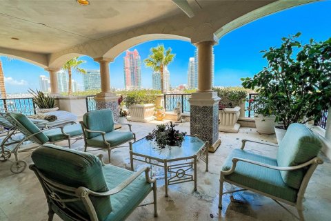 Снять в аренду кондоминиум в Майами-Бич, Флорида 3 спальни, 291.71м2, № 1985354 - фото 3