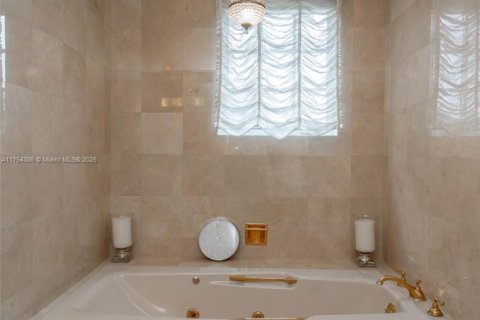 Снять в аренду кондоминиум в Майами-Бич, Флорида 3 спальни, 291.71м2, № 1985354 - фото 23