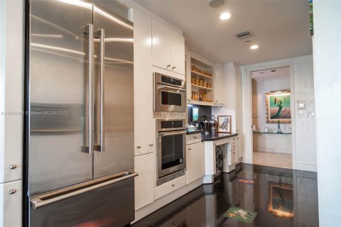 Снять в аренду кондоминиум в Майами-Бич, Флорида 3 спальни, 291.71м2, № 1985354 - фото 13