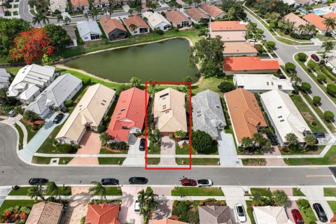 House in Boynton Beach, Florida 3 bedrooms, 170.1 sq.m. № 1223531 - photo 1
