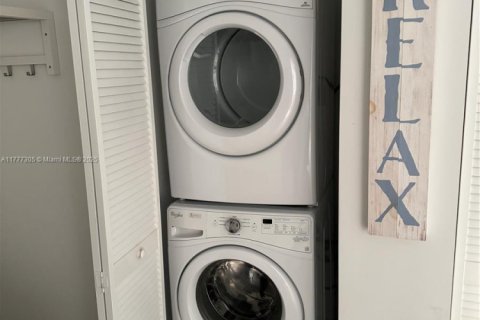 Condo in Doral, Florida, 1 bedroom  № 1963040 - photo 14