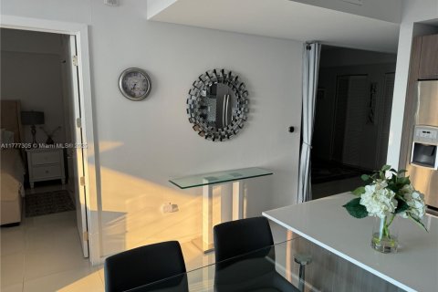 Condo in Doral, Florida, 1 bedroom  № 1963040 - photo 5