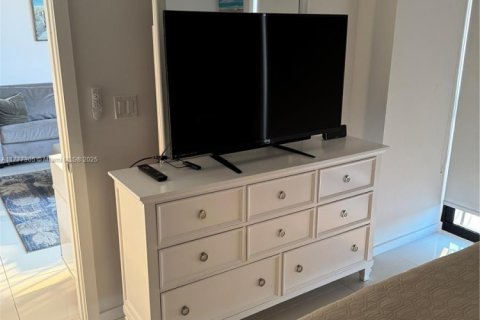 Condo in Doral, Florida, 1 bedroom  № 1963040 - photo 8