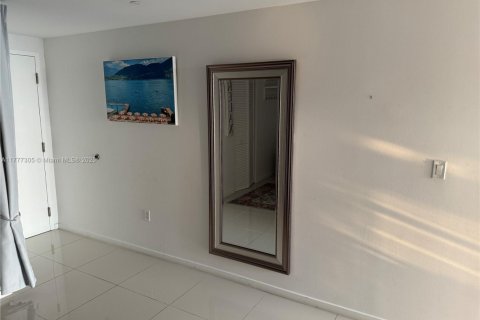 Condo in Doral, Florida, 1 bedroom  № 1963040 - photo 10