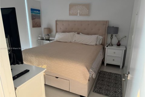 Condo in Doral, Florida, 1 bedroom  № 1963040 - photo 7