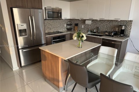 Condo in Doral, Florida, 1 bedroom  № 1963040 - photo 2