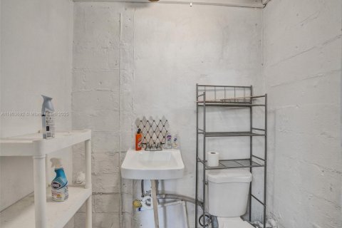 Propiedad comercial en venta en Fort Lauderdale, Florida № 1864185 - foto 16
