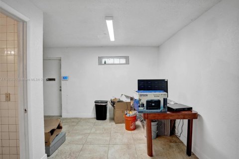 Propiedad comercial en venta en Fort Lauderdale, Florida № 1864185 - foto 11