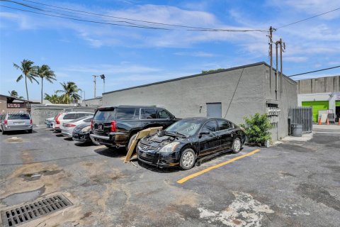 Propiedad comercial en venta en Fort Lauderdale, Florida № 1864185 - foto 8