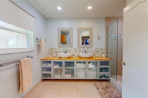 House in Eustis, Florida 4 bedrooms, 373.37 sq.m. № 1512578 - photo 20