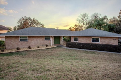House in Eustis, Florida 4 bedrooms, 373.37 sq.m. № 1512578 - photo 3
