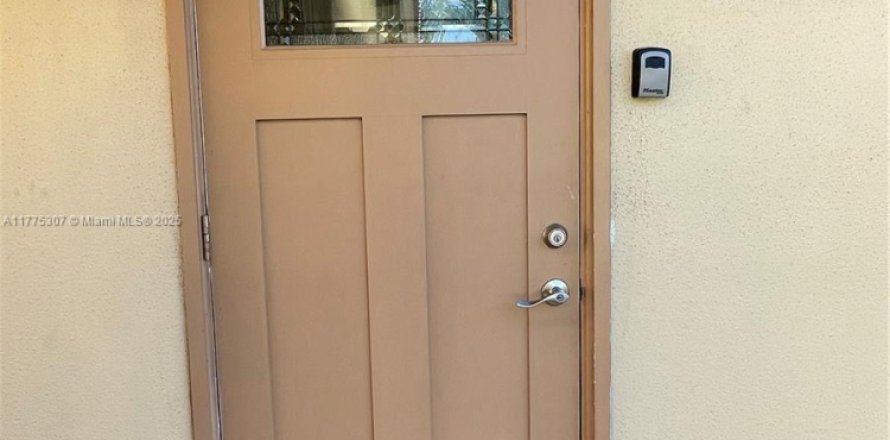 Condominio en Delray Beach, Florida, 2 dormitorios  № 1868177