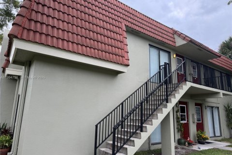 Снять в аренду кондоминиум в Корал-Спрингс, Флорида 2 спальни, 69.96м2, № 2062901 - фото 3