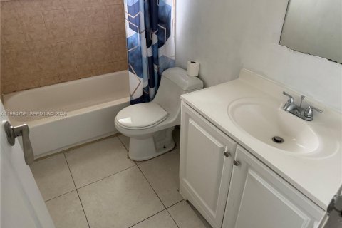 Снять в аренду кондоминиум в Корал-Спрингс, Флорида 2 спальни, 69.96м2, № 2062901 - фото 9