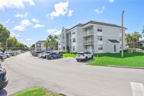 Copropriété à vendre à Cutler Bay, Floride: 2 chambres, 103.4 m2 № 1844165 - photo 3