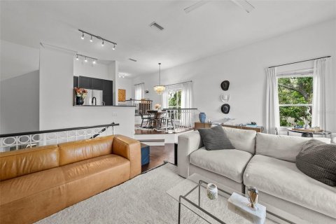 Condo in Tampa, Florida, 1 bedroom  № 1754445 - photo 12