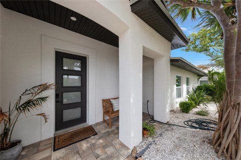 House in Clearwater, Florida 4 bedrooms, 258.27 sq.m. № 2399250 - photo 3